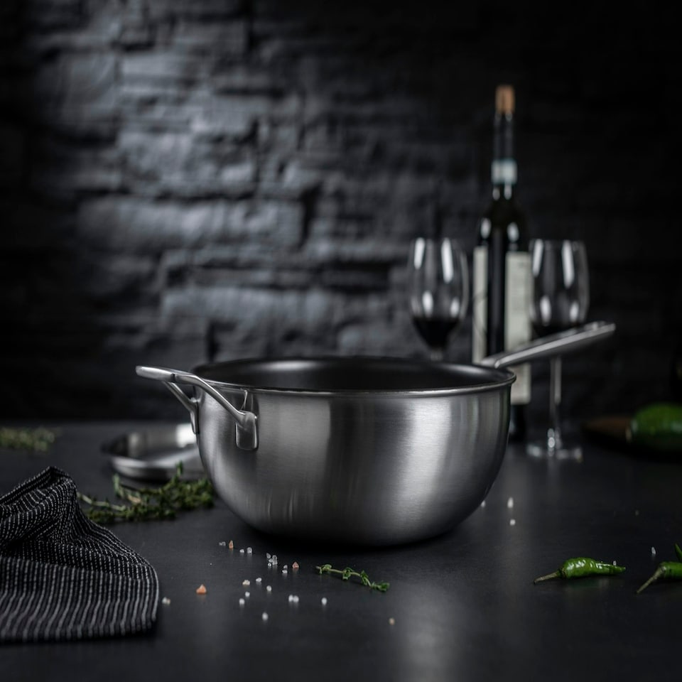 image 1 of CULINARY FIVEPLY Wok with lid and helper handle non-stick 28cm
