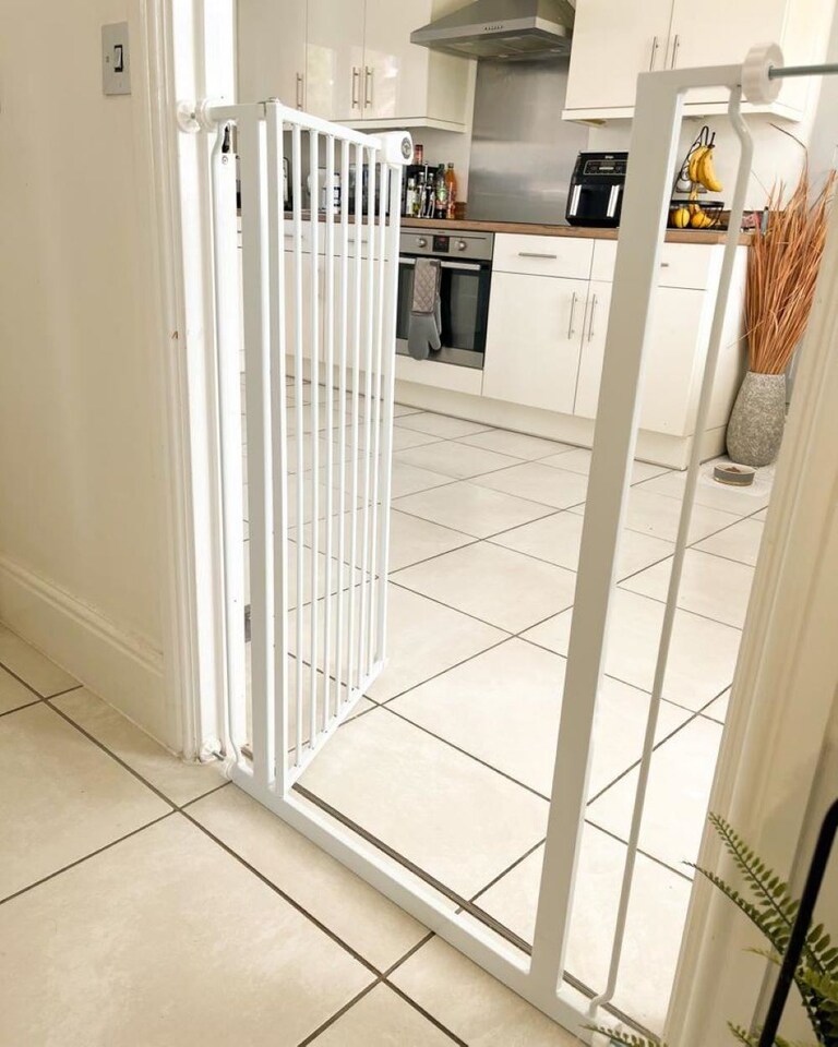 image 1 of Safetots Extra Tall Metal Safety Gate Pressure Fit, 75cm - 82.6cm, White, 104cm in Height, Extra Tall Baby Gate | White | 1