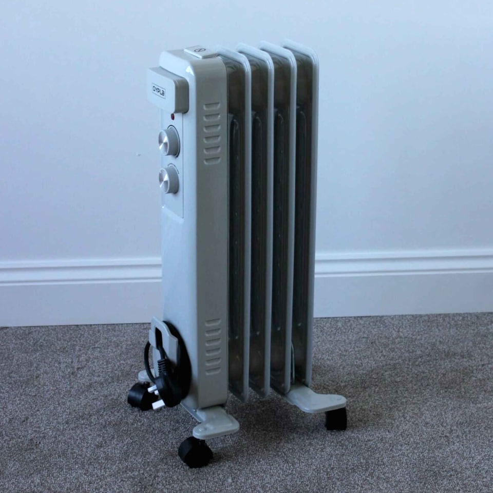 image 1 of 1000W 5 Fin Portable Oil Filled Radiator Electric Heater