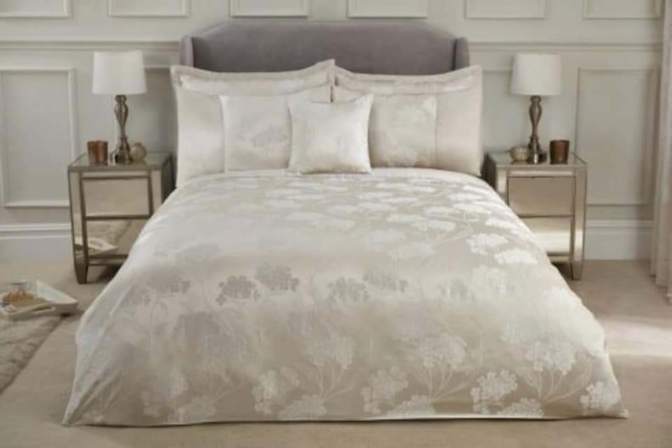 image 1 of English Garden Duvet Set King Bed Cream