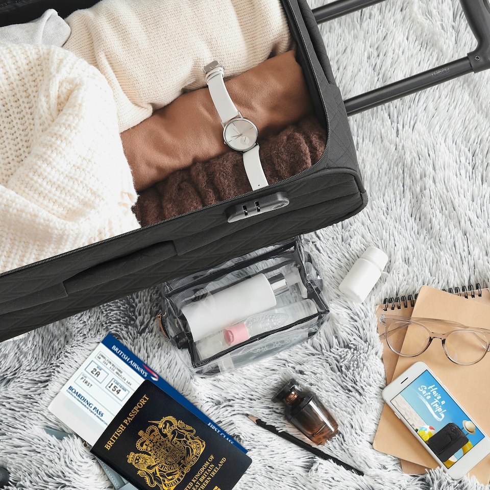 image 1 of Flight Knight Lightweight 4 Wheel 800D Soft Case Quilted Suitcases Anti Crack Cabin & Hold Luggage Options 100+ Airlines Approved - easyJet, BA & Many More! Black | Medium