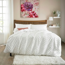 Deluxe Tufted Microfibre Zigzag Duvet Cover Set White | White | Super King