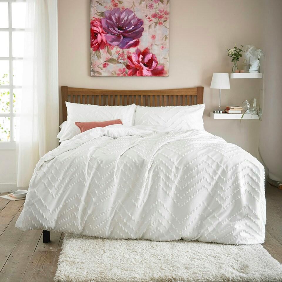 image 1 of Deluxe Tufted Microfibre Zigzag Duvet Cover Set White | White | Super King