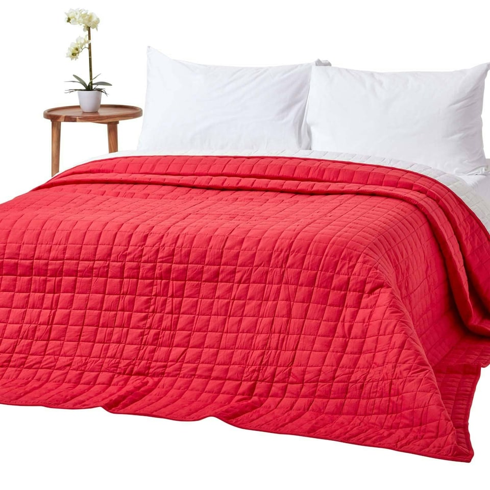 image 1 of Homescapes Cotton Quilted Reversible Bedspread Red and White - 150 x 200 cm | Red