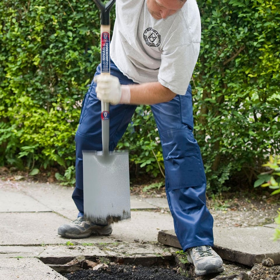 image 1 of Spear & Jackson 1071AL Neverbend Professional Treaded Digging Spade