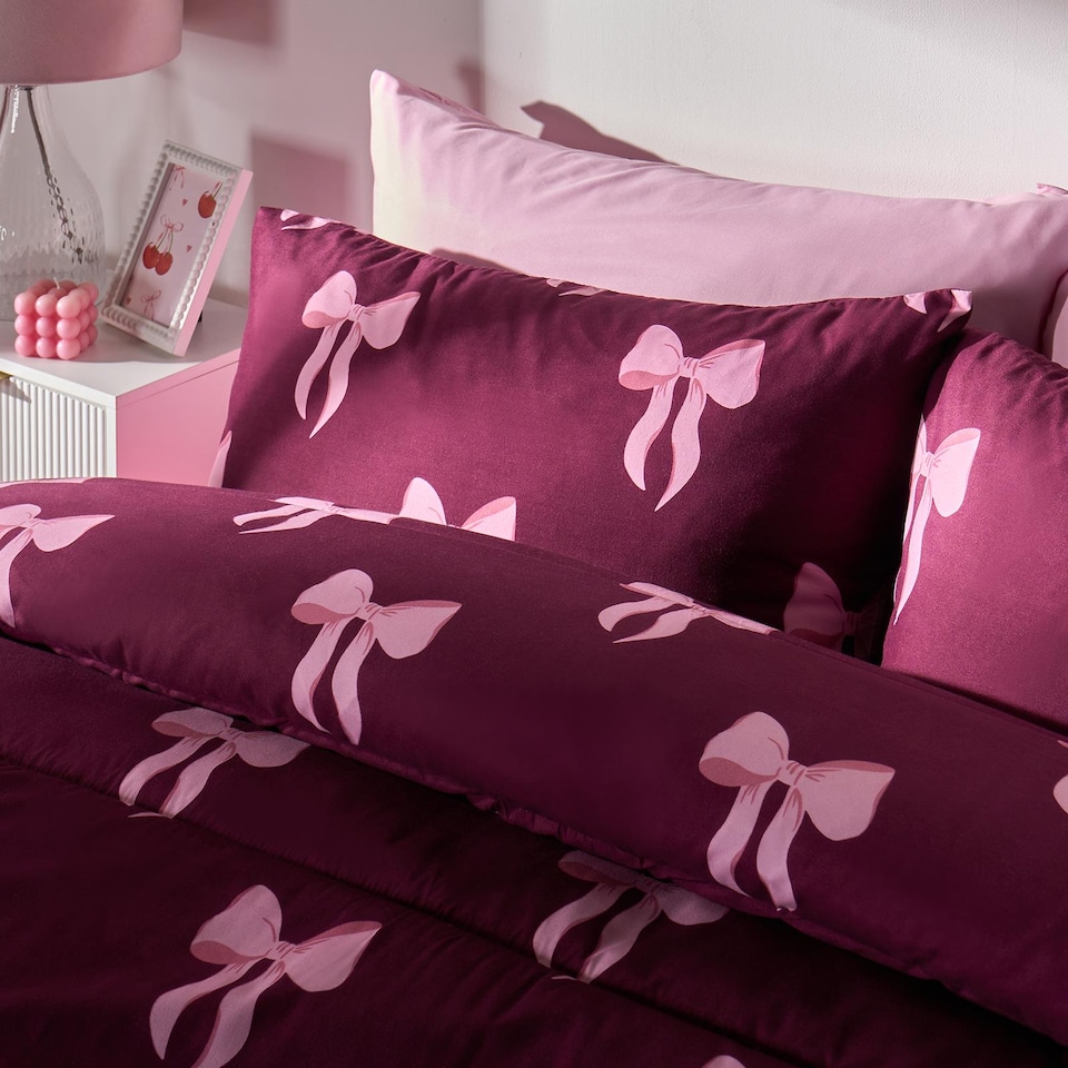 image 1 of OHS Bows 10.5 Tog Coverless Duvet with Pillowcase Bedding Set | Red | Burgundy/Pink | Single