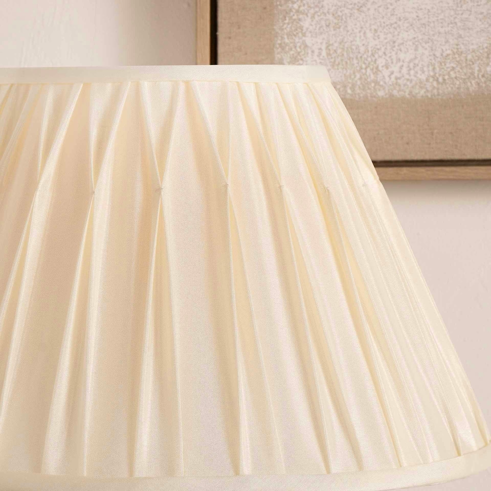 image 1 of 15cm Ivory Poly Silk Pleated Lampshade For Table Lamps
