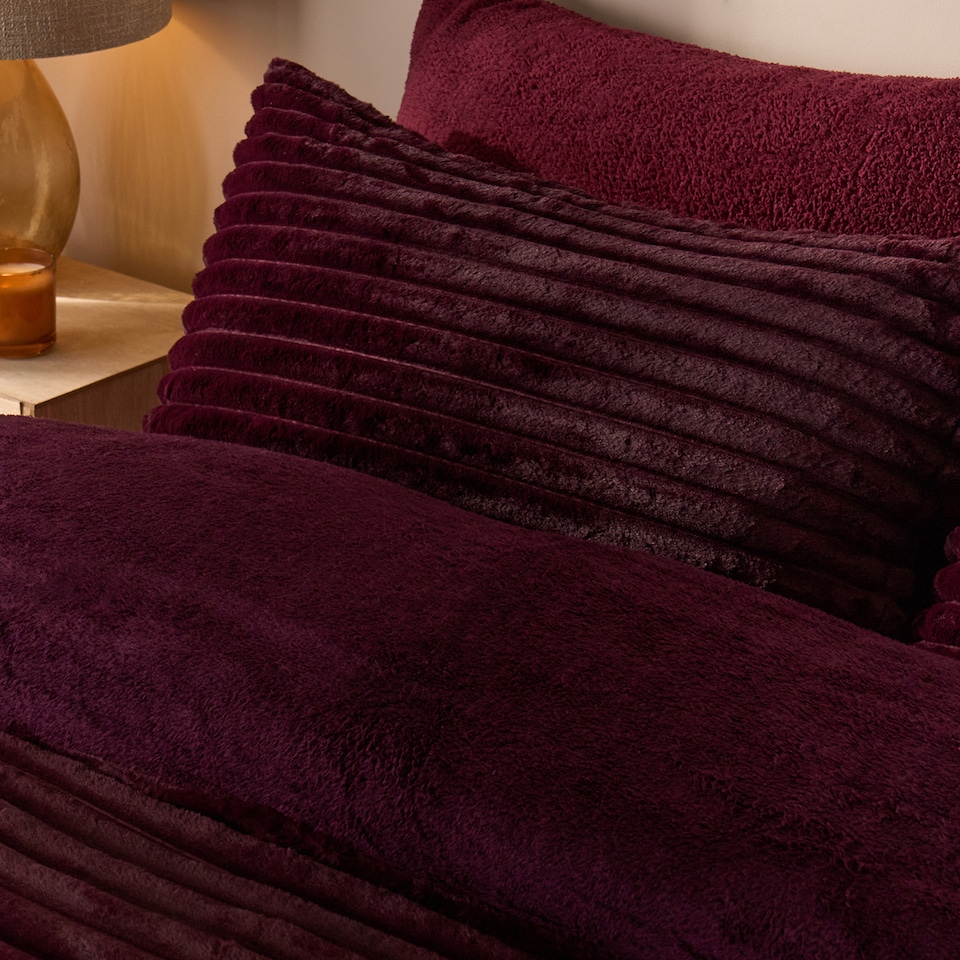 image 1 of OHS Ribbed Duvet Cover Faux Fur Winter Warm Bedding Set | Red | Burgundy | King