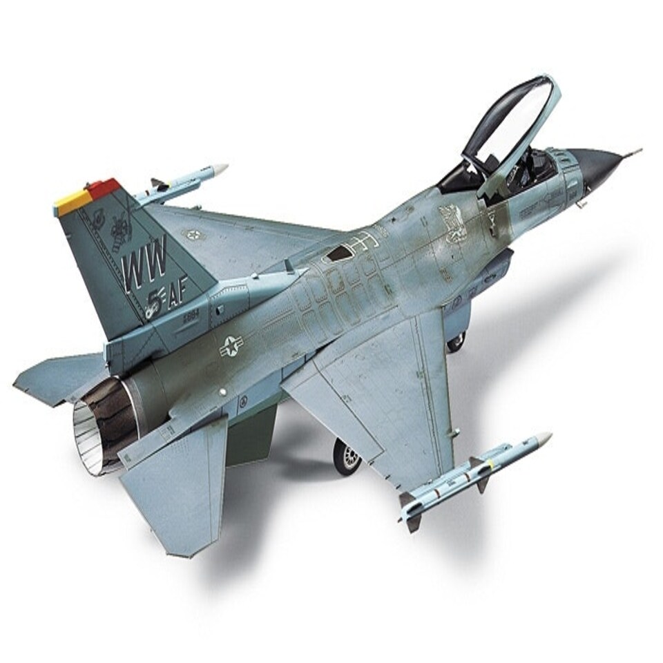Tamiya Lockheed Martin F-16 CJ Fighting Falcon (1:72 Scale)