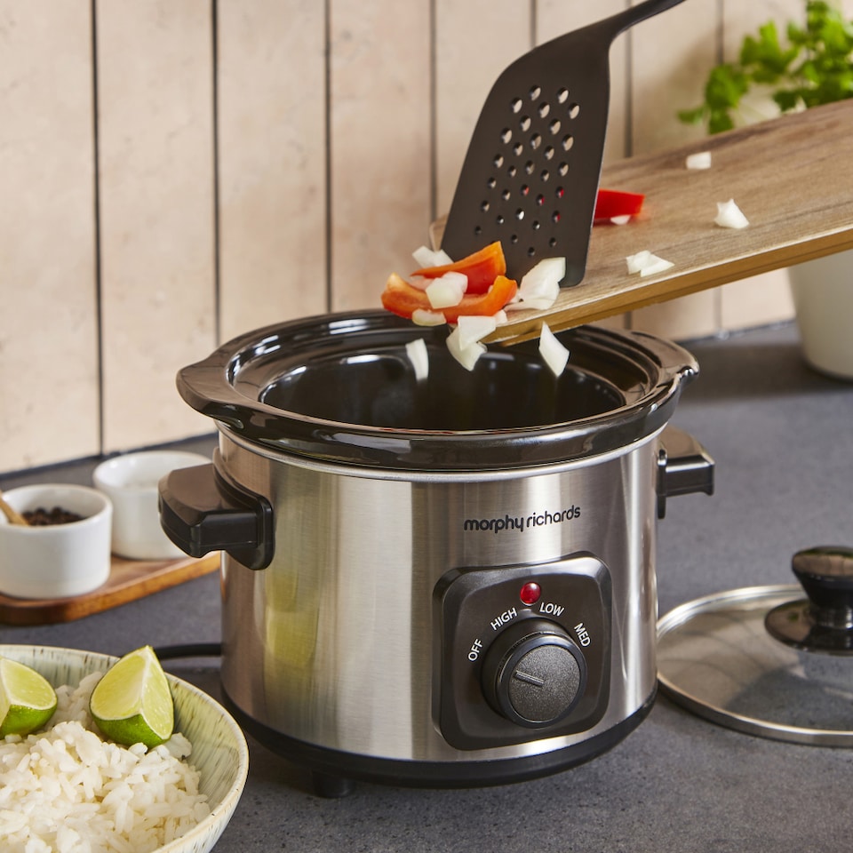 image 1 of MORPHY RICHARDS ROUND 1.5L SLOW COOKER