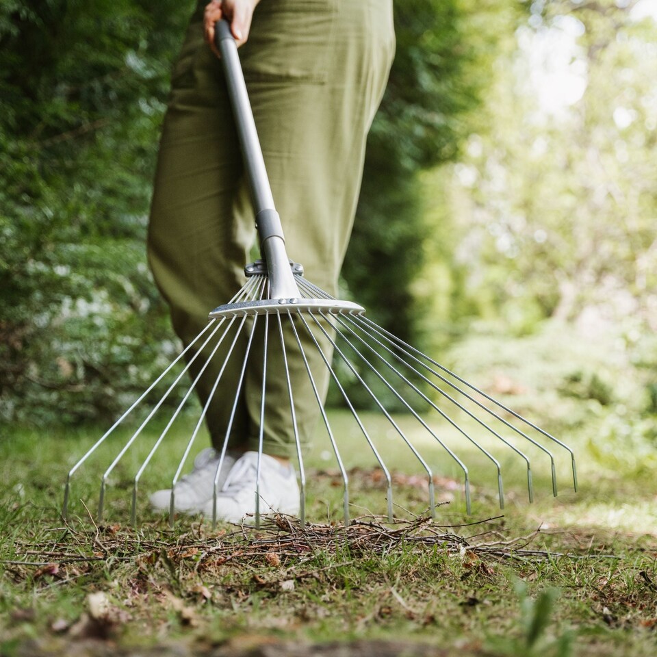 image 1 of Kent & Stowe Expanding Lawn Rake