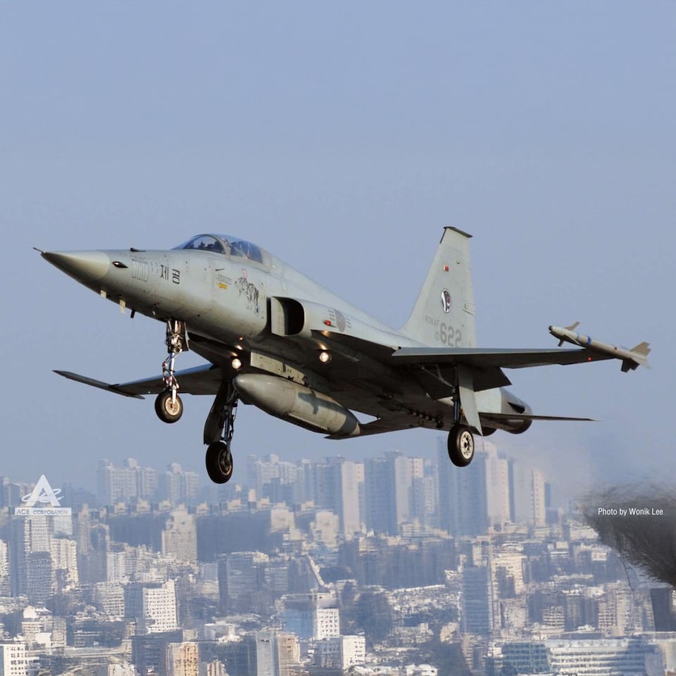image 1 of Academy ROKAF KF-5E Fighter Aircraft Military Model Kit Scale 1 144