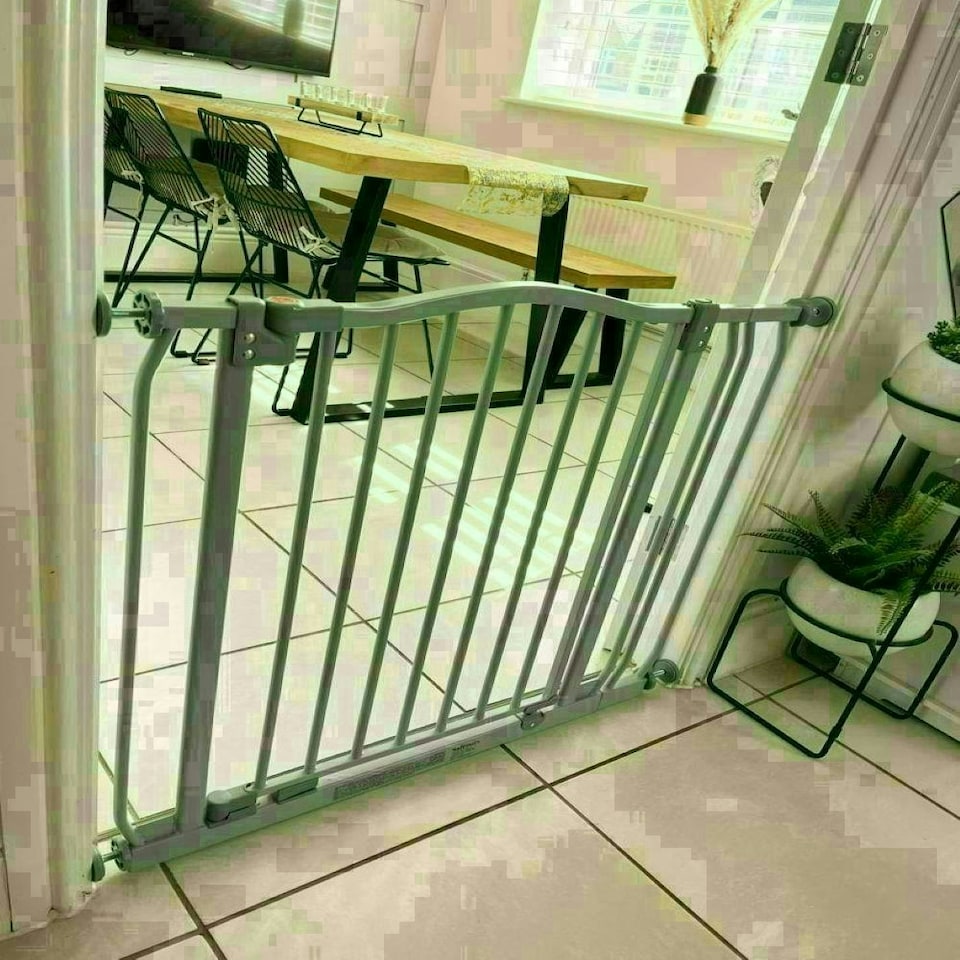 image 1 of Bettacare Curved Top Dog Gate, 71cm - 80cm, Matt Grey, Pressure Fit Pet Gate for Dog and Puppy, Pet and Dog Barrier