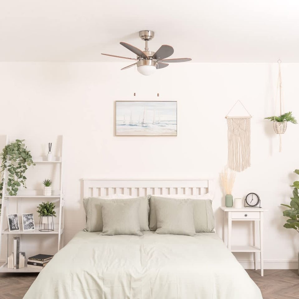 image 1 of ValueLights Typhoon 30 Inch Ceiling Fan with Light