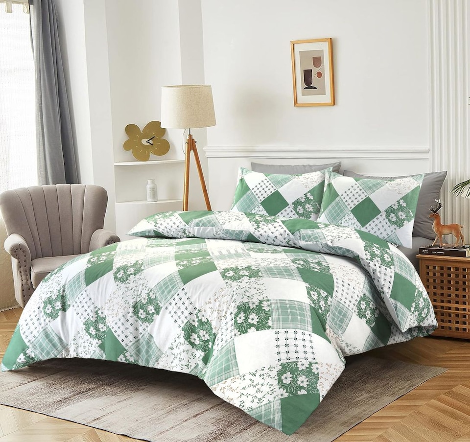 image 1 of Homes Linen Eloise Patchwork Green Floral Duvet Cover Set with Pillowcases Reversible Polycotton Quilt Cover Soft Breathable Bedding Set | Green | Single