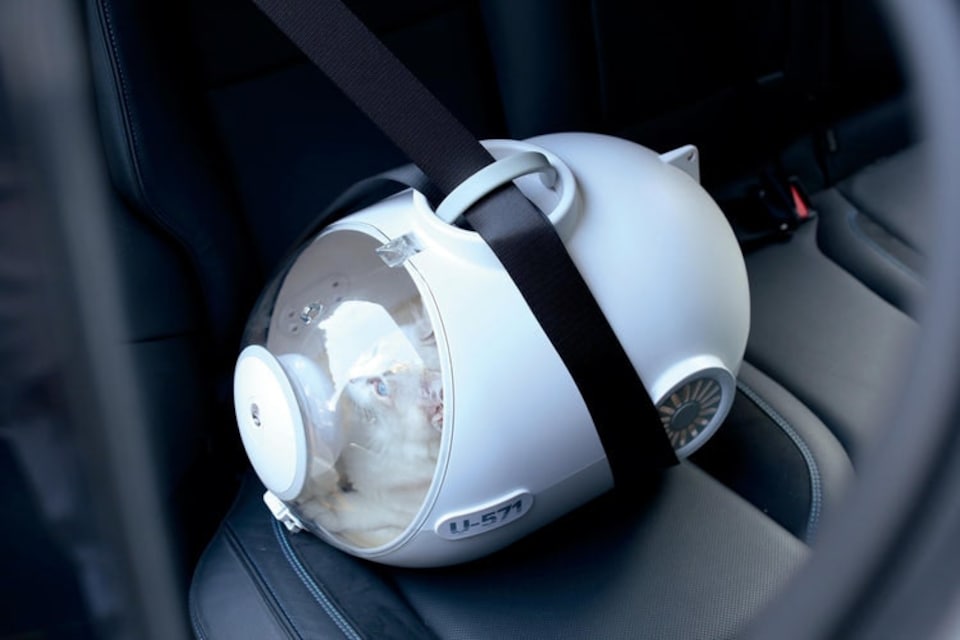 image 1 of M-PETS SUBMARINE Pet Carrier White