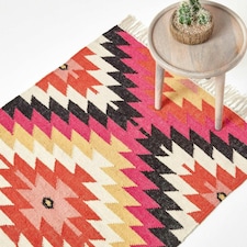 Homescapes Jakarta Handwoven Geometric KIlim Wool Rug - 160 x 230 cm | Pink | Pink, orange, black, white and yellow