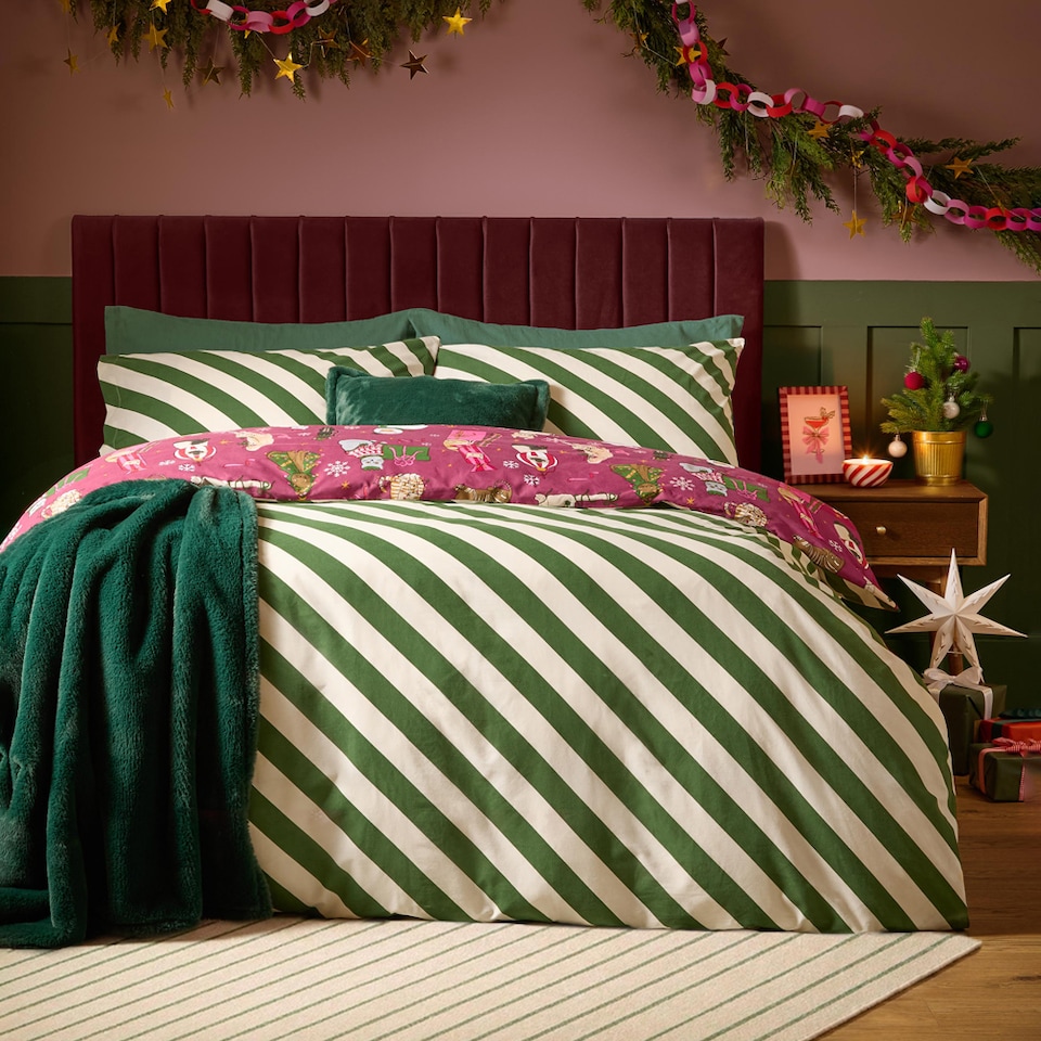 image 1 of Furn Feline Festive Reversible Christmas Duvet Cover Set, Purrgundy, Double