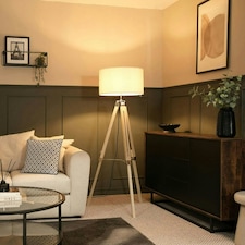 ValueLights Clipper Painted Natural Floor Lamp with Large Cream Drum Shade