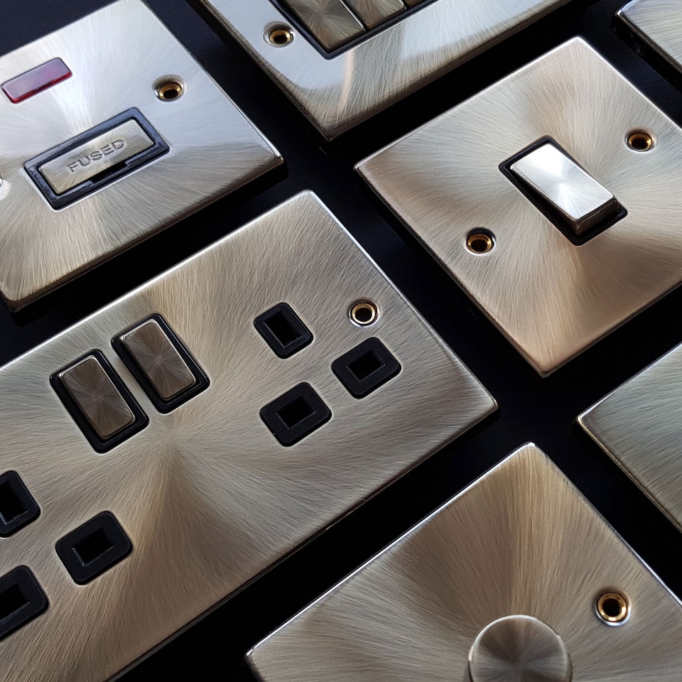 image 1 of SE HOME Antique Brass 2 Gang 13A Type A & C USB Twin Double Switched Plug Socket Brown | Antique Brass