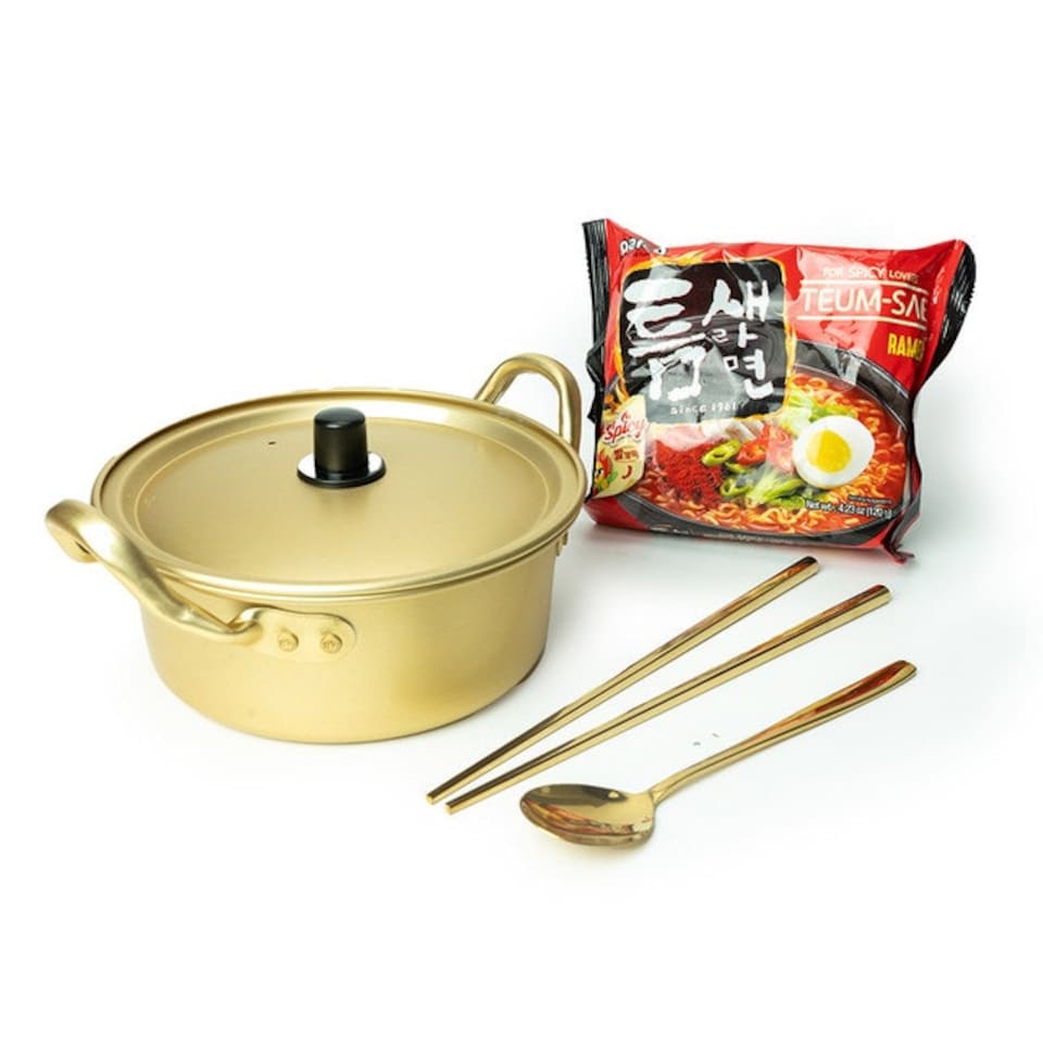 image 1 of Treat Factory Korean Ramen Set