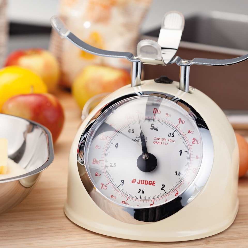image 1 of Judge Kitchen Classic Mechanical Scale 5kg Cream