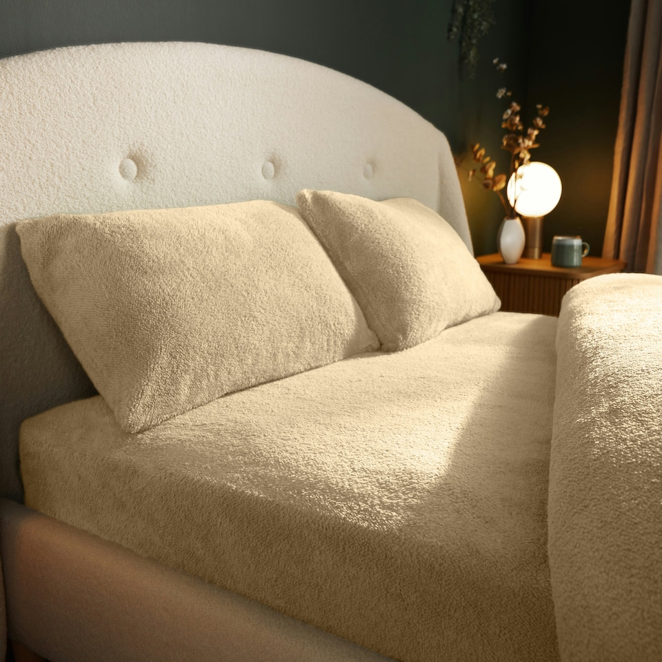 image 1 of Silentnight Teddy Fleece Fitted Sheet, Natural Beige, King, Supersoft Cosy Winter Bedding