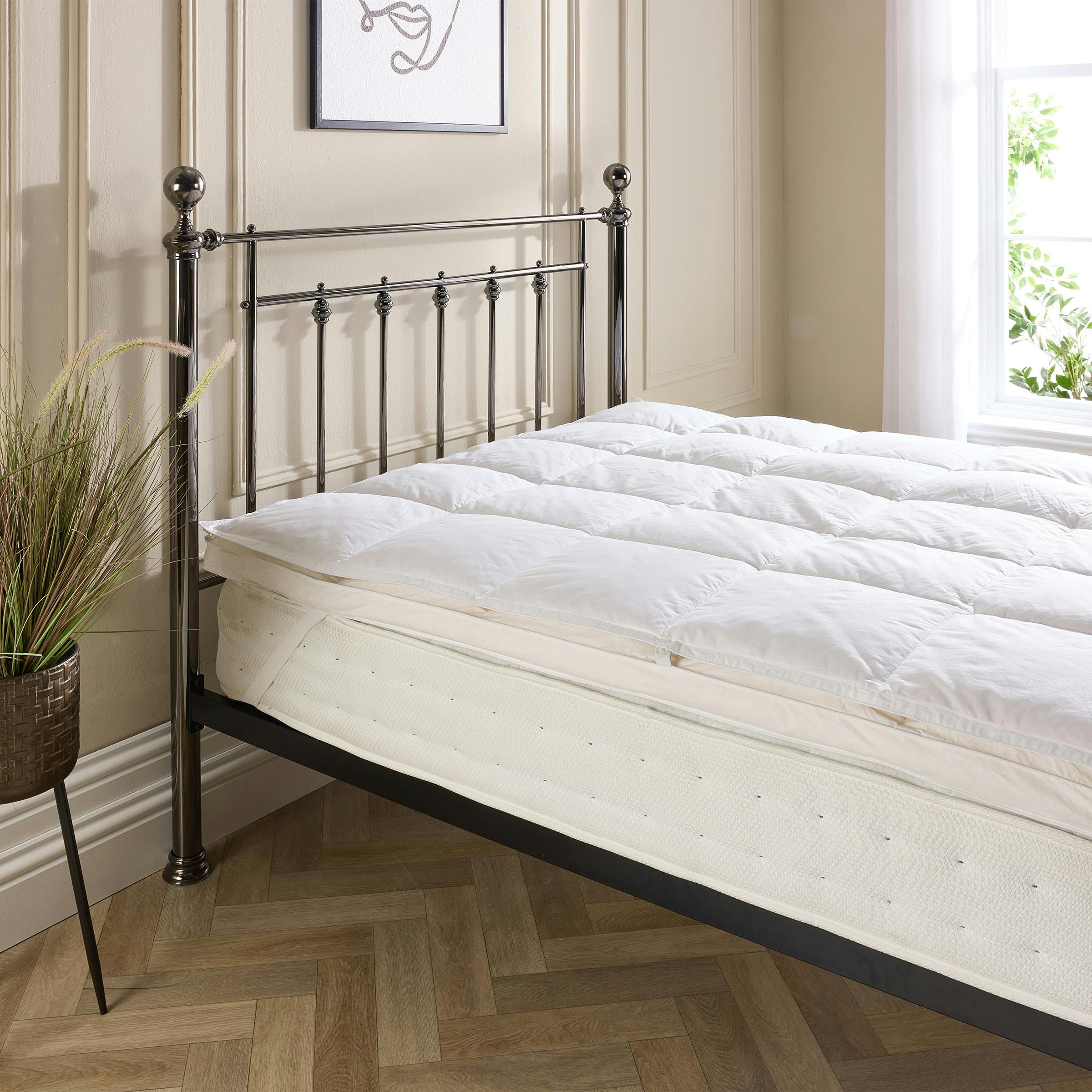Goose Feather & Down Mattress Topper White Super King