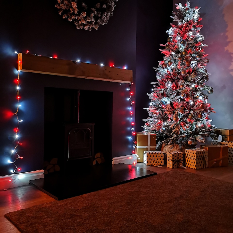 image 1 of 200 LED 16m Christmas Outdoor Function Lights Timer Clear Cable in Red & White