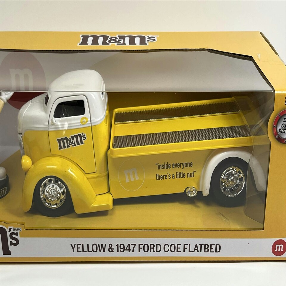 image 1 of M&Ms Yellow Figure and 1947 Ford Coe Flatbed 1:24 Scale Jada 253255066 33425