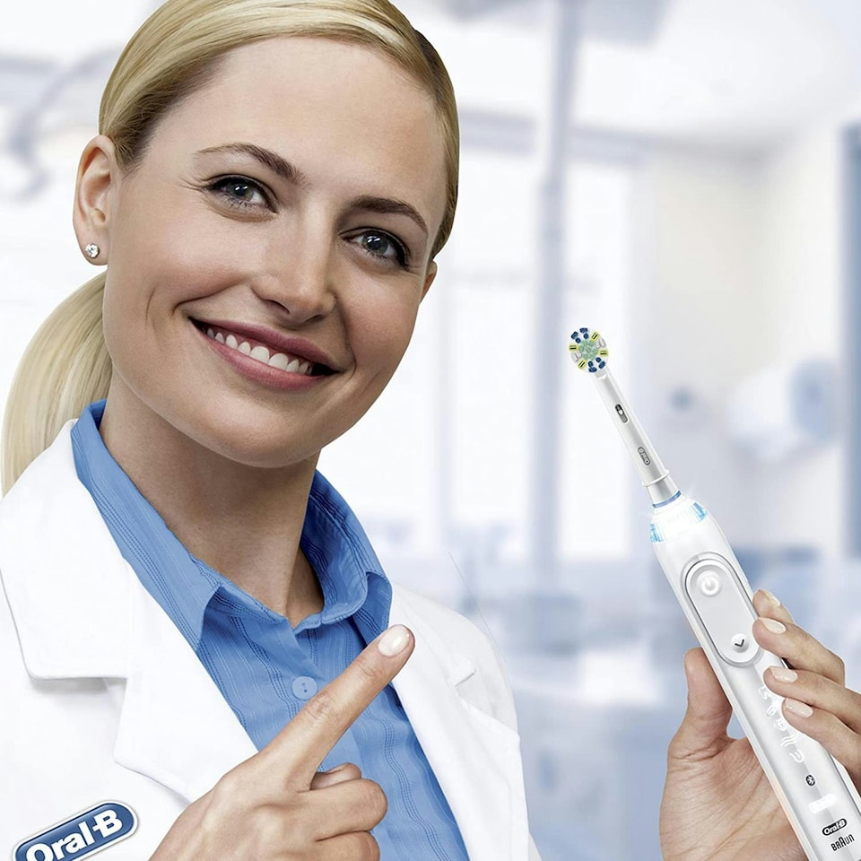 image 1 of Oral-B Floss Action Replacement Toothbrush Head with Clean Maximiser, Pk of 4