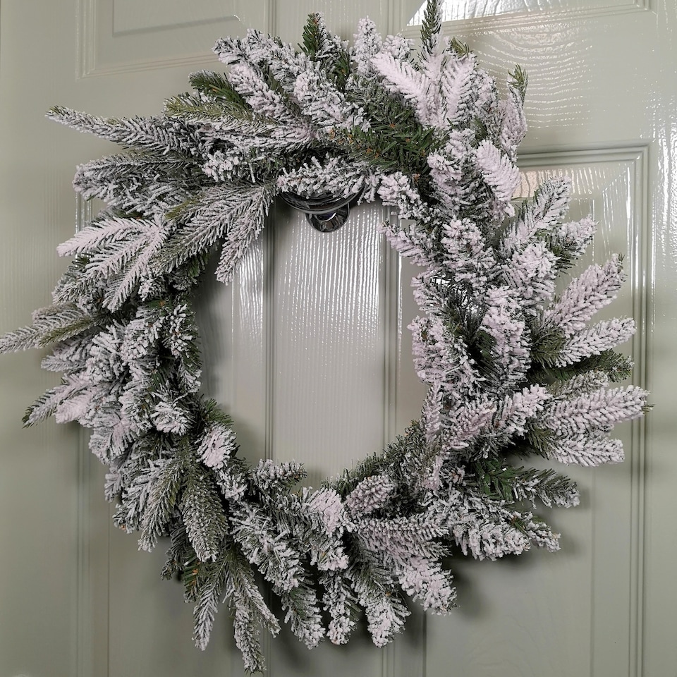 image 1 of 45cm Snow Flocked Wreath 84 Mixed PE/PVC Tips