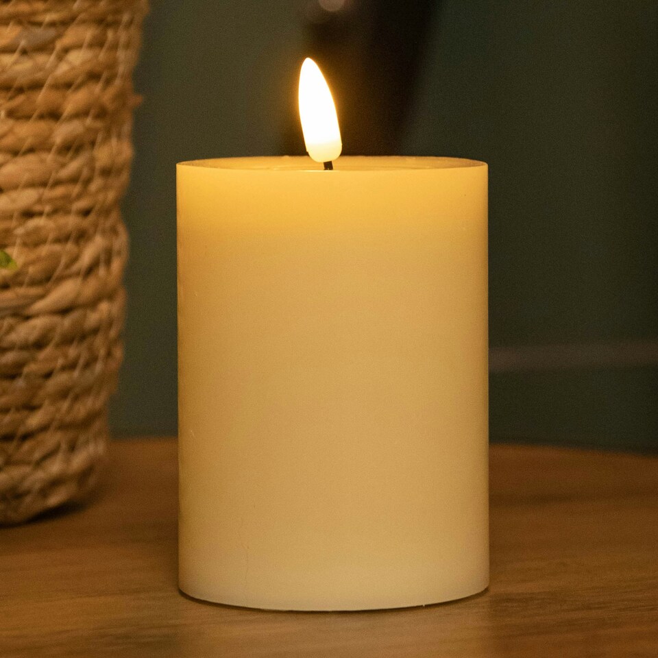 image 1 of 7.5cm x 10cm Cream Wax Melted Pool Effect Candle with Timer Function and Warm White LED