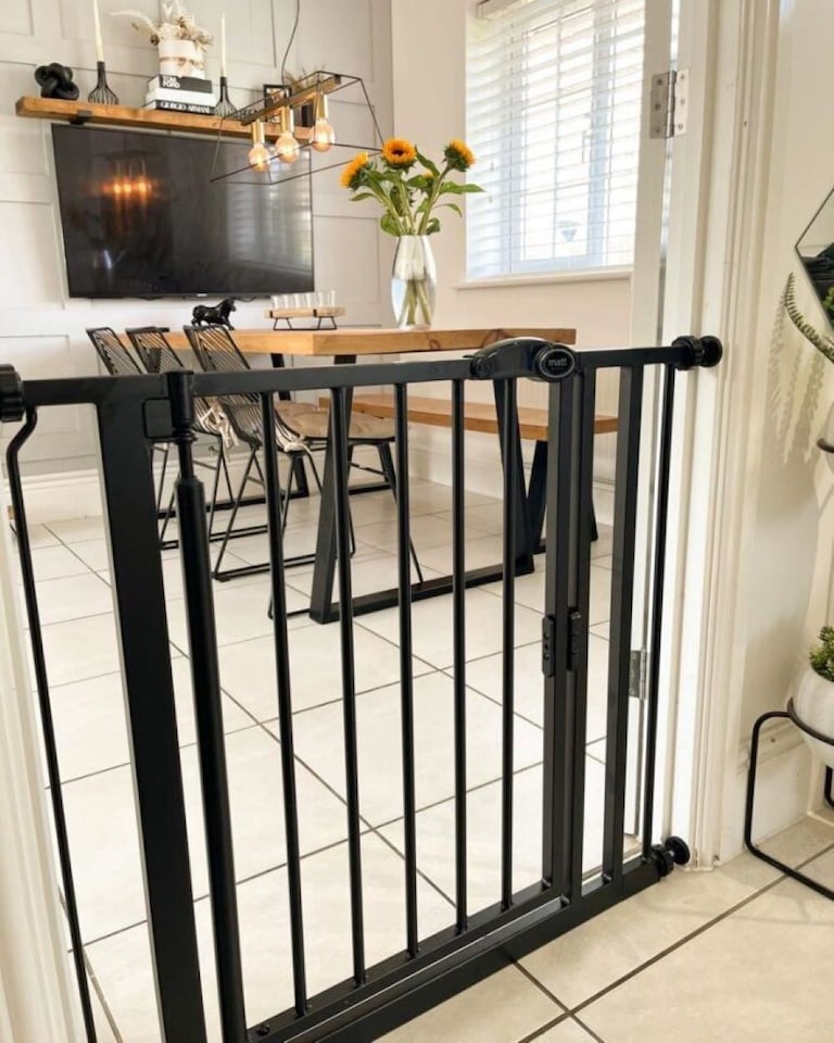 image 1 of Bettacare Auto Close Stair Gate, 118.2cm - 125.2cm, Matt Black, Pressure Fit Safety Gate, Baby Gate, Safety Barrier for Doors Hallways and Spaces, Easy Installation