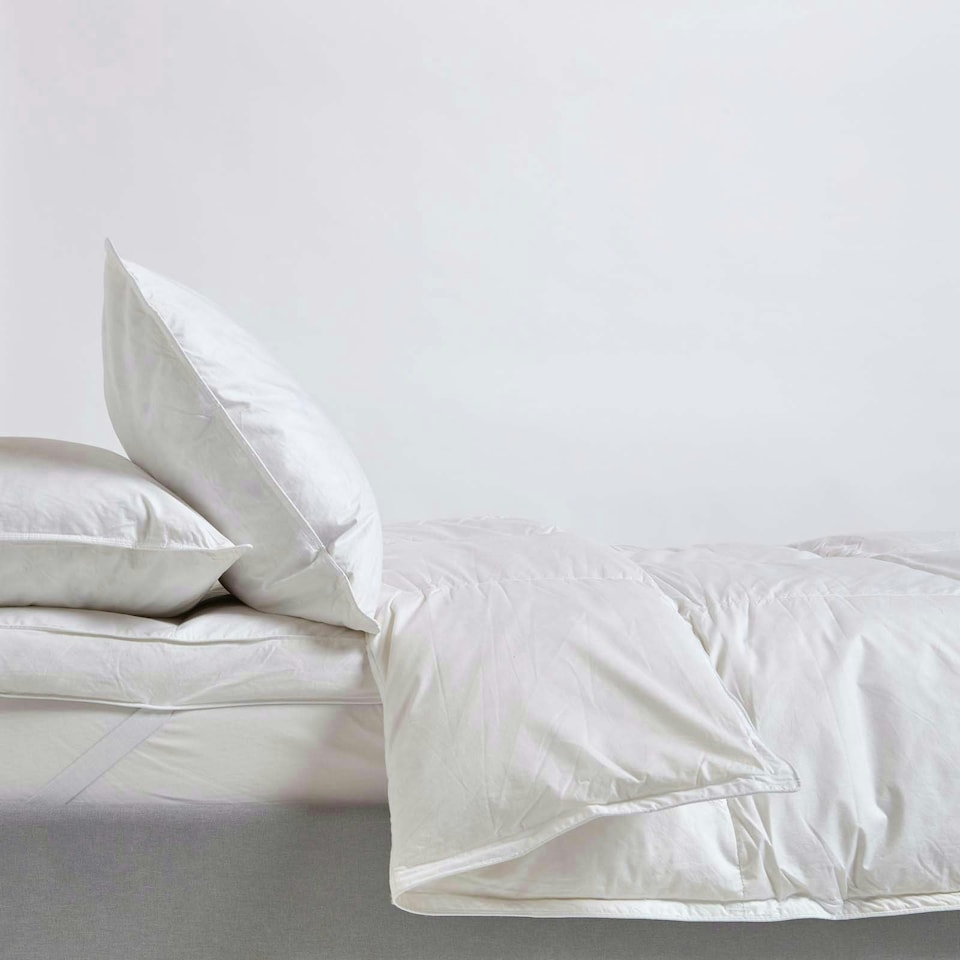 image 1 of Homescapes Duck Down 9 Tog Duvet, Single