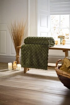 Tadcaster Chevron Plush Throw, 140×180cm – Warm Decorative Sofa Blanket | Green | Fern