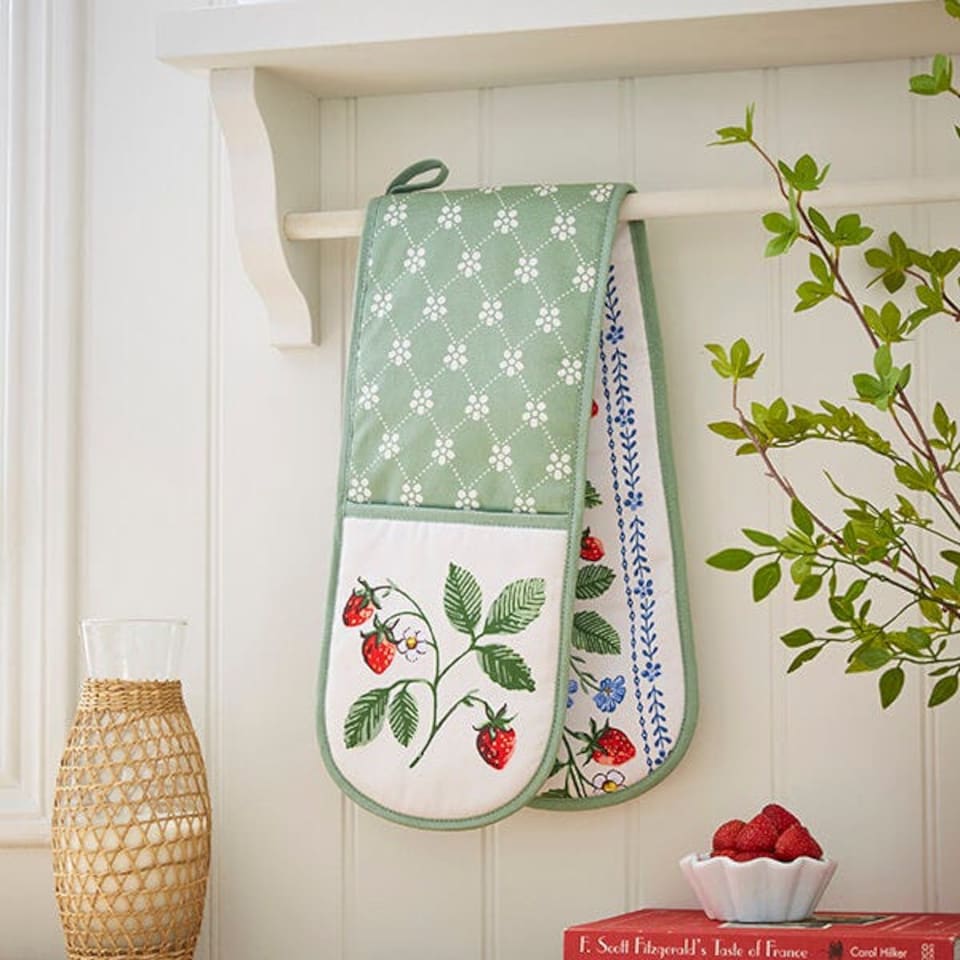 image 1 of Ulster Weavers Strawberry Patch Double Oven Glove