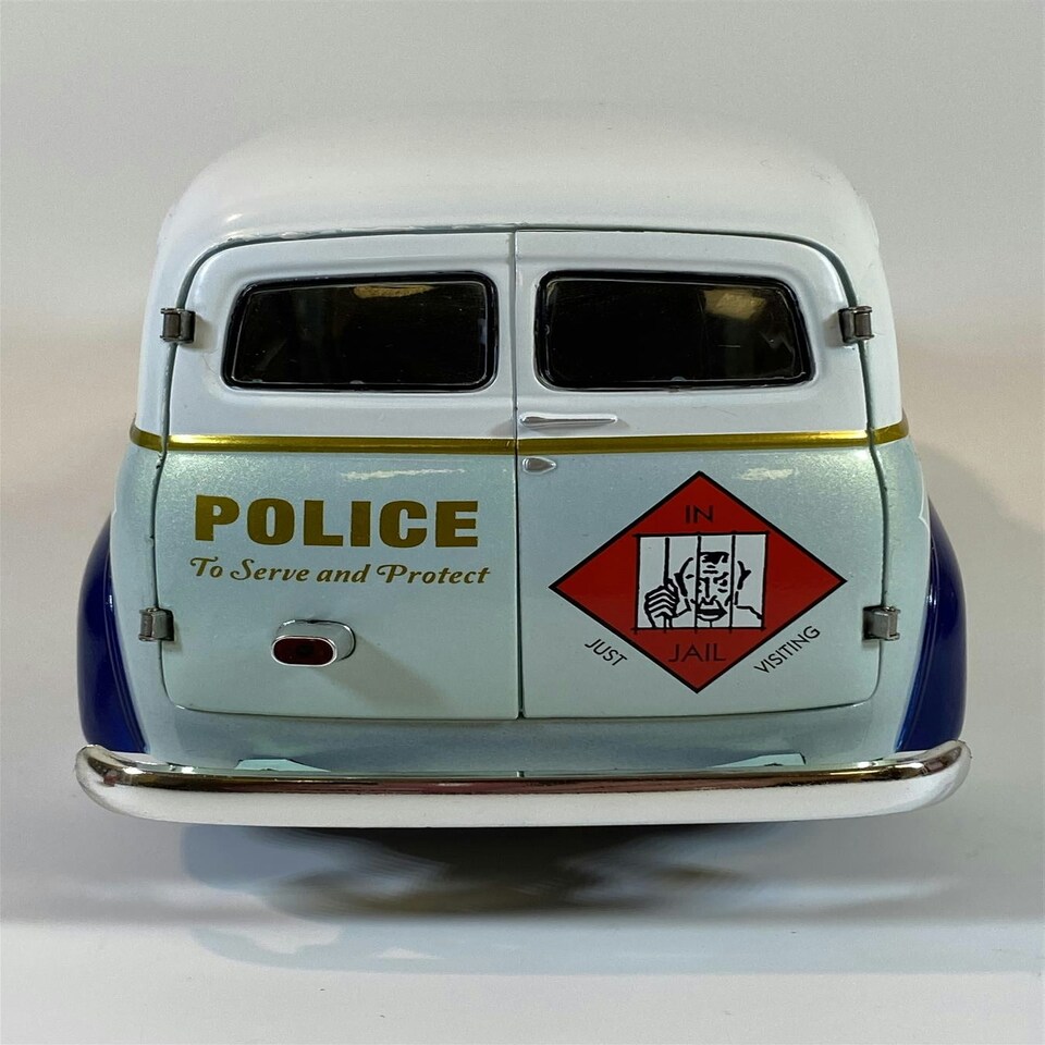image 1 of Monopoly 1948 Chevrolet Police Van with Figure 1:18 Auto World AWSS129