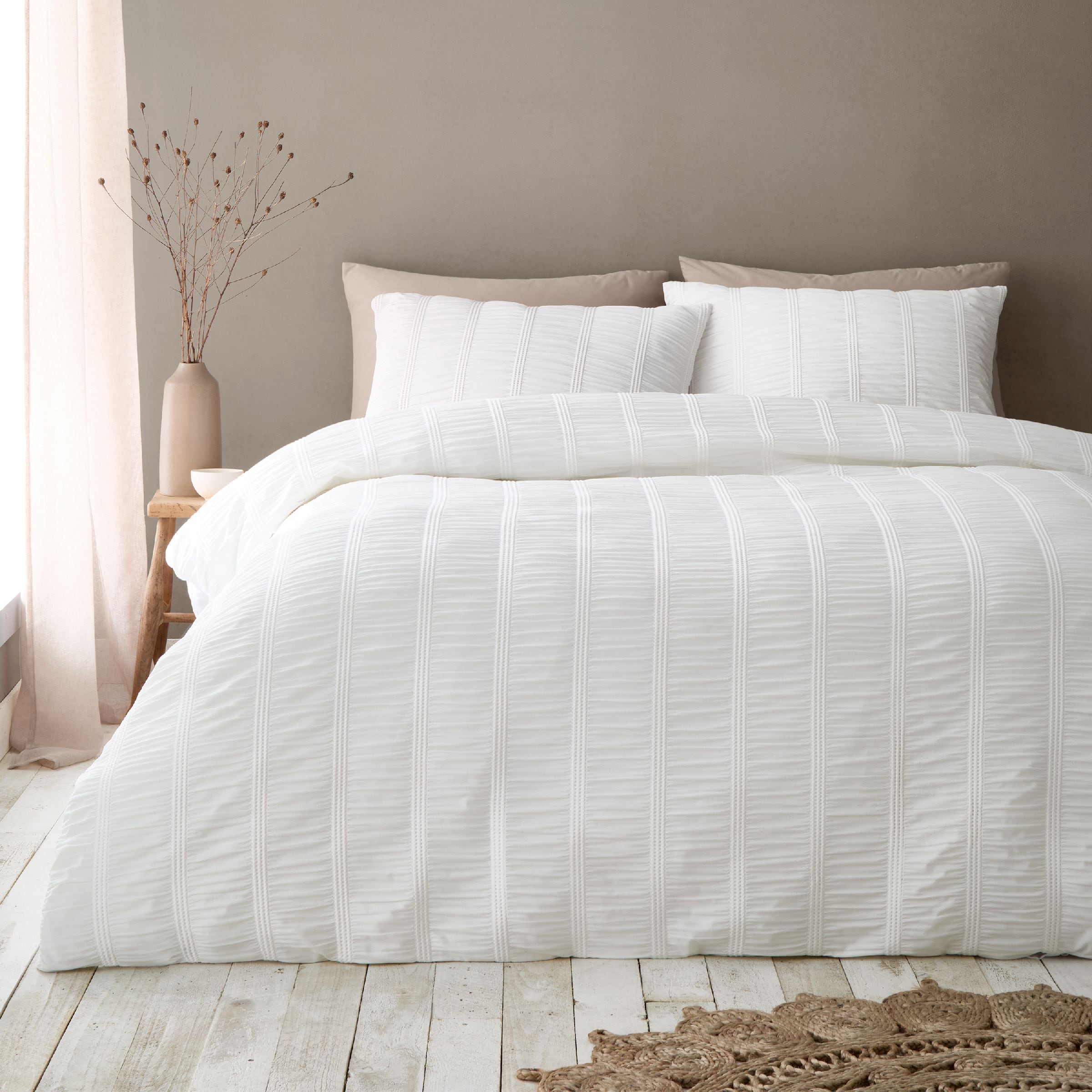 Pineapple Elephant Waffle Seersucker Duvet Cover Set in White | Size: Single