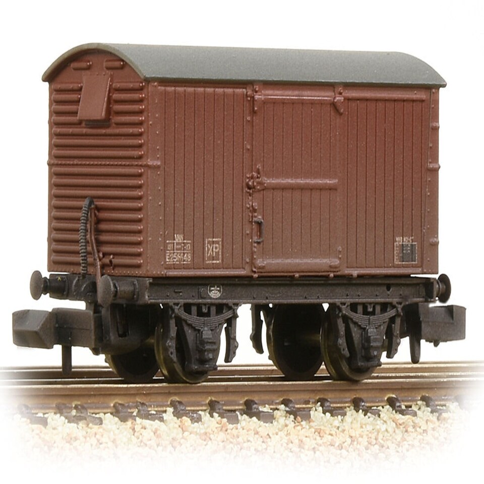 Graham Farish 12t Ventilated Van BR Late Bauxite Weathered