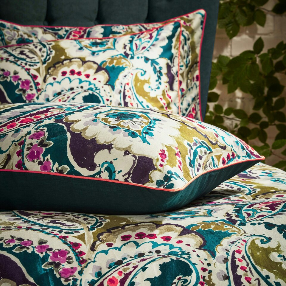 image 1 of Edinburgh Weavers Aretha Paisley Premium Cotton Sateen King Duvet Cover Set