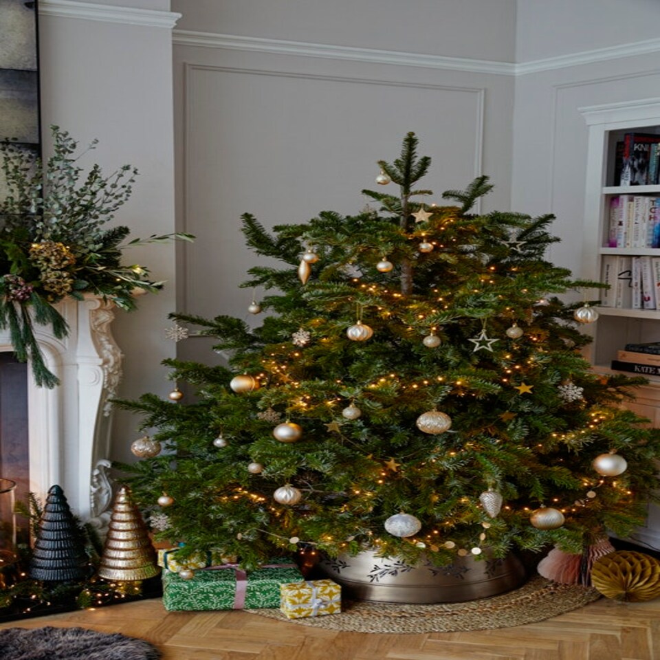 image 1 of Cut Out Mistletoe Tree Skirt - Iron - L25 x W67 x H67 cm - Bronze