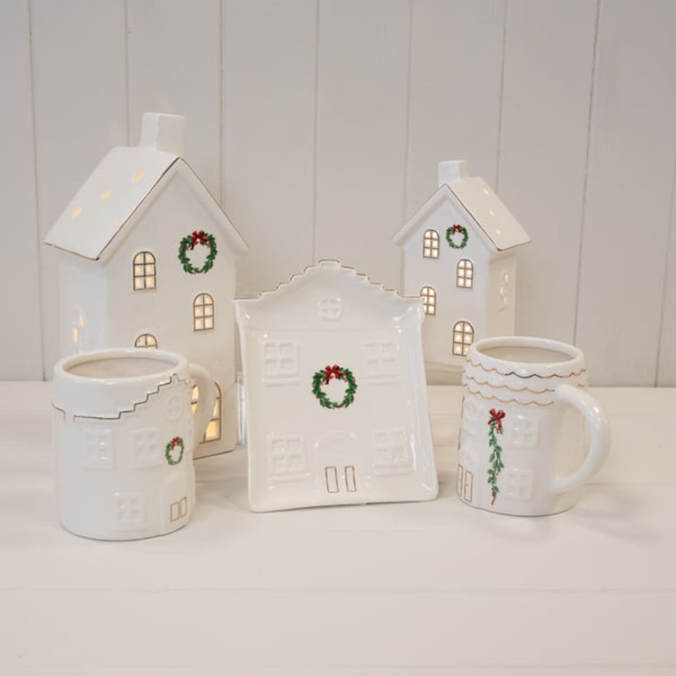 image 1 of Satchville Cosy Christmas House Plate