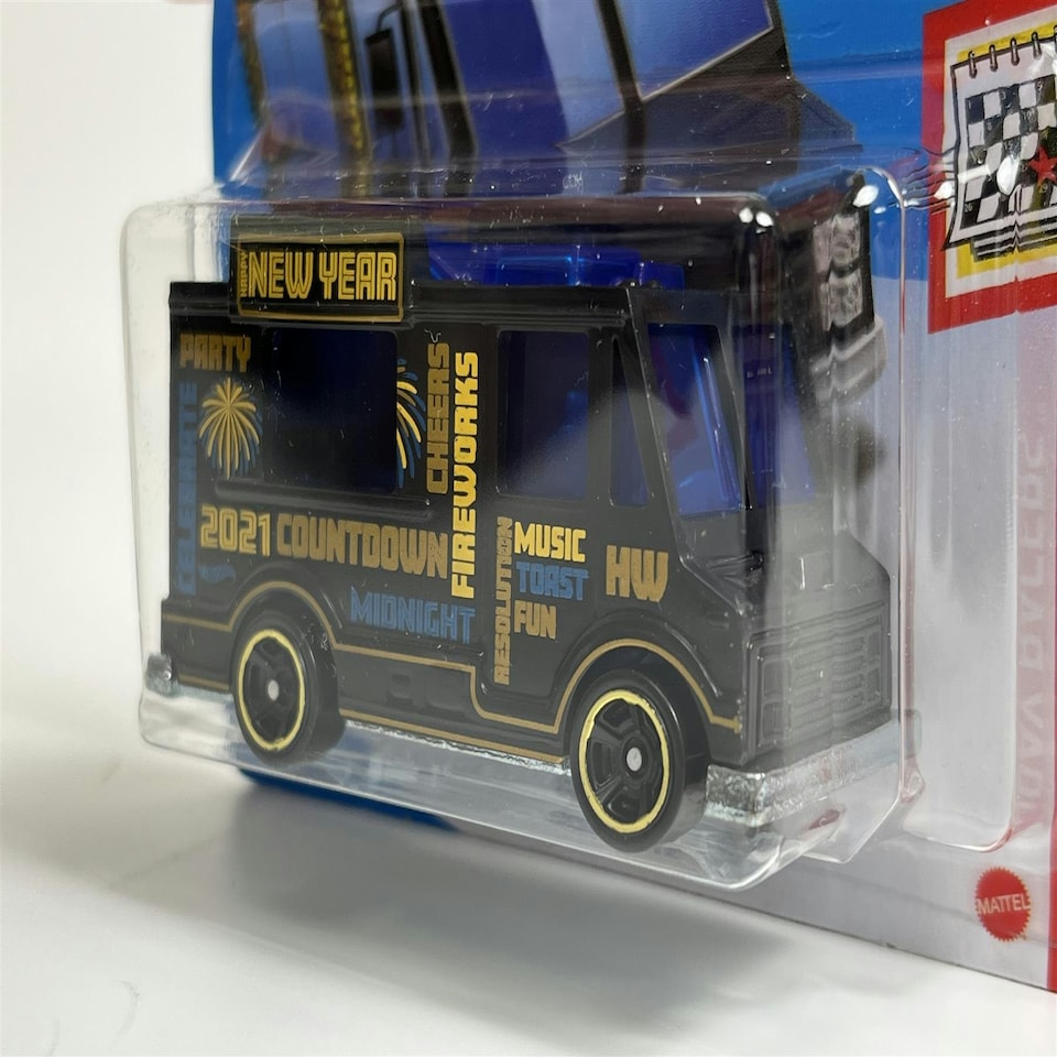 image 1 of Hot Wheels New Year 2021 Quick Bite Holiday Racers 1:64 GRY78M521 B1