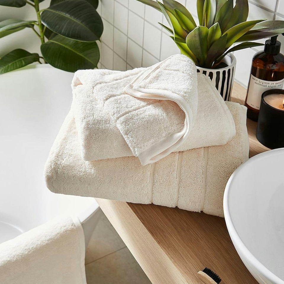 image 1 of Hotel Luxury Heavyweight 800GSM Towels - 100% Cotton Cream | Cream | Bath towel