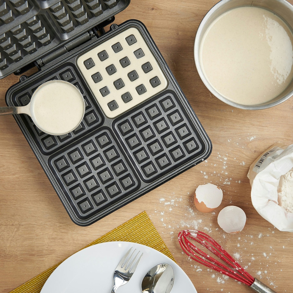image 1 of VonShef 4-Slice Belgian Waffle Maker