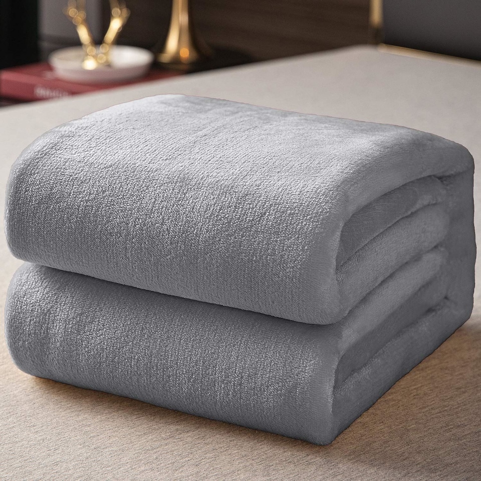image 1 of Keplin Flannel Fleece Throw Blanket Soft Plush Microfibre Bedspread