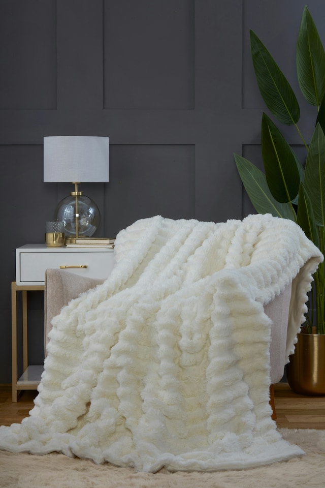 image 1 of Chunky Ribbed Fur Polyester Fleece Throw (150x200cm)