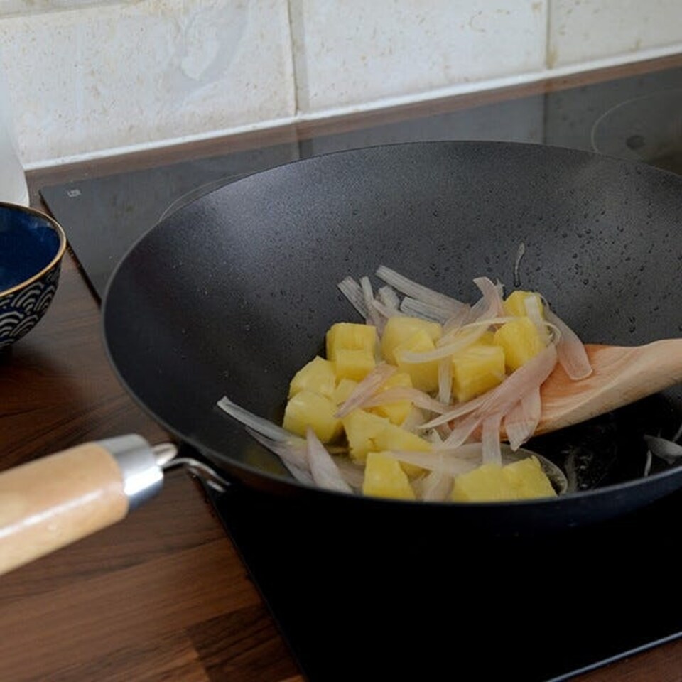 image 1 of Stoven 27cm Standard Gauge Non-Stick Wok