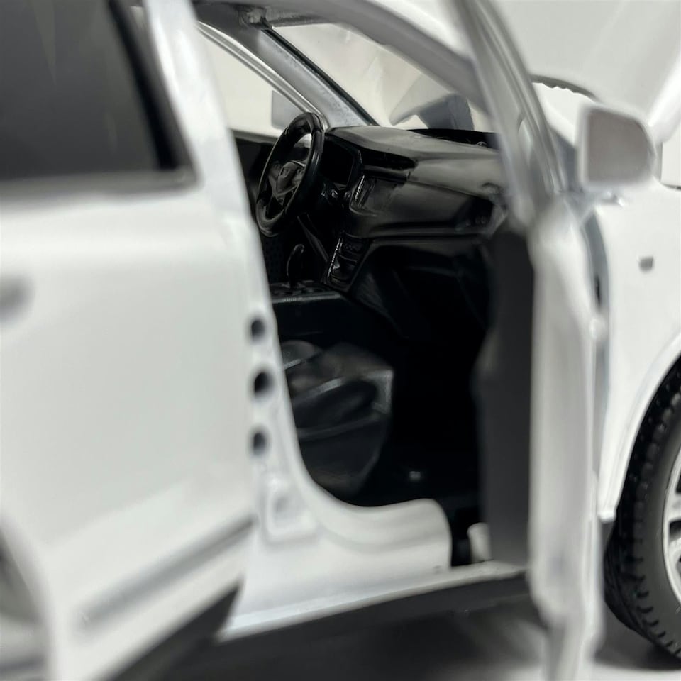 image 1 of Cadillac XT5 White LHD 1:32 Scale Tayumo 32185011